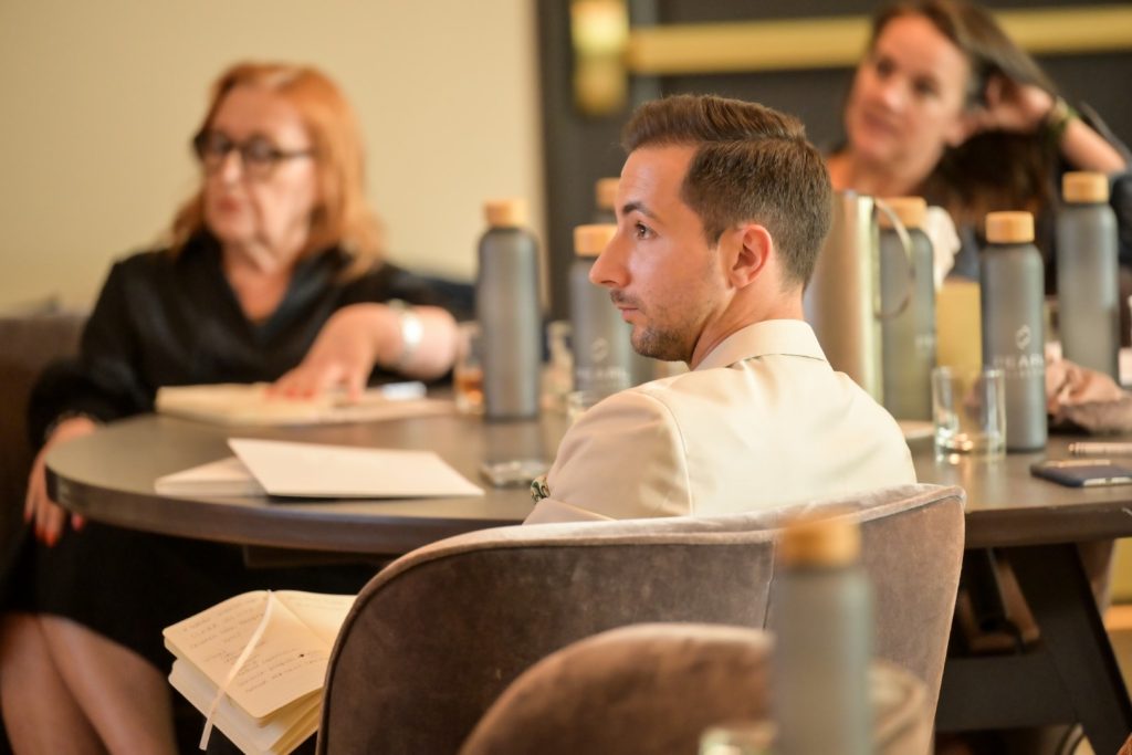 Mastering Delegation: How to Build a High-Performing Team